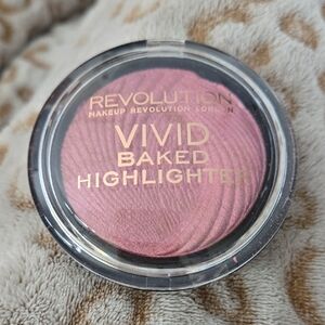 Makeup Revolution Vivid Baked Highlighter - Radiant Pink